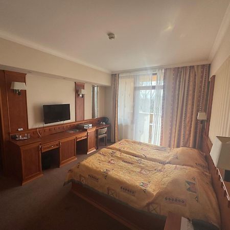 Csipke Hotel Kiskunhalas Extérieur photo
