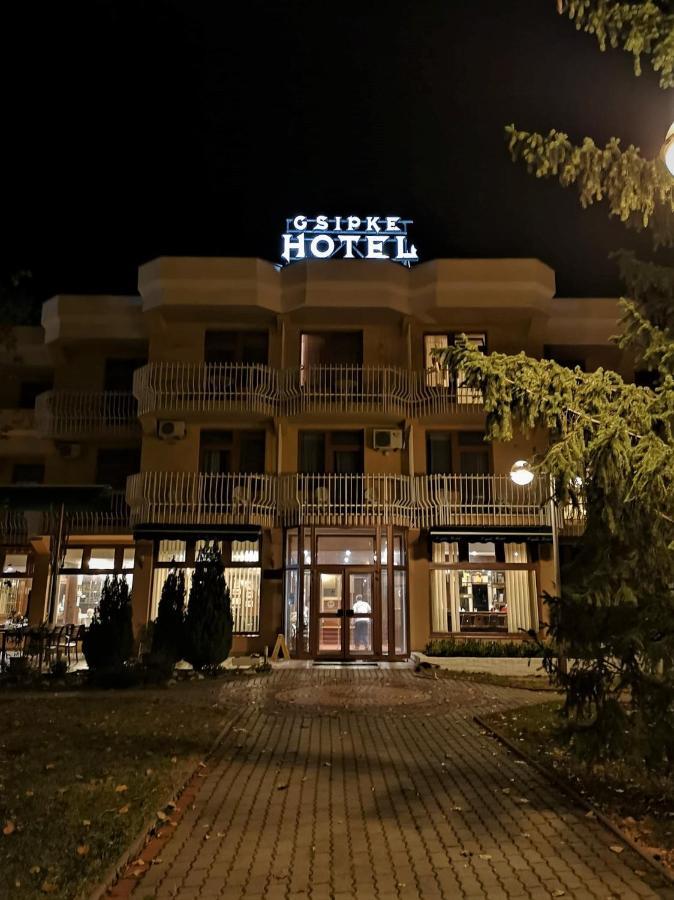 Csipke Hotel Kiskunhalas Extérieur photo