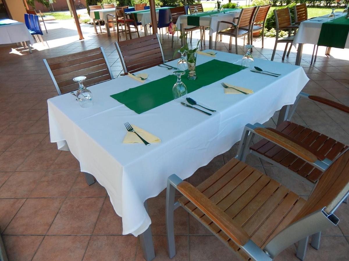 Csipke Hotel Kiskunhalas Extérieur photo