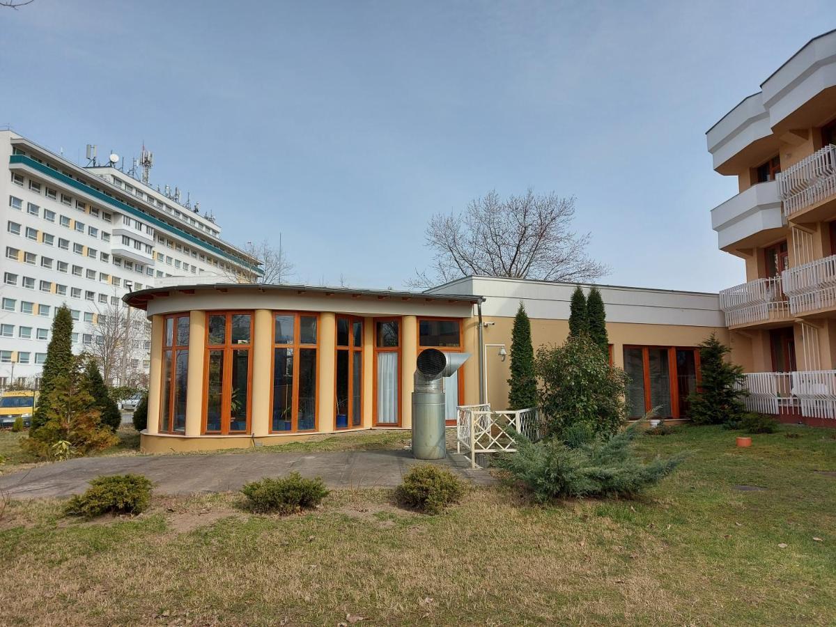 Csipke Hotel Kiskunhalas Extérieur photo